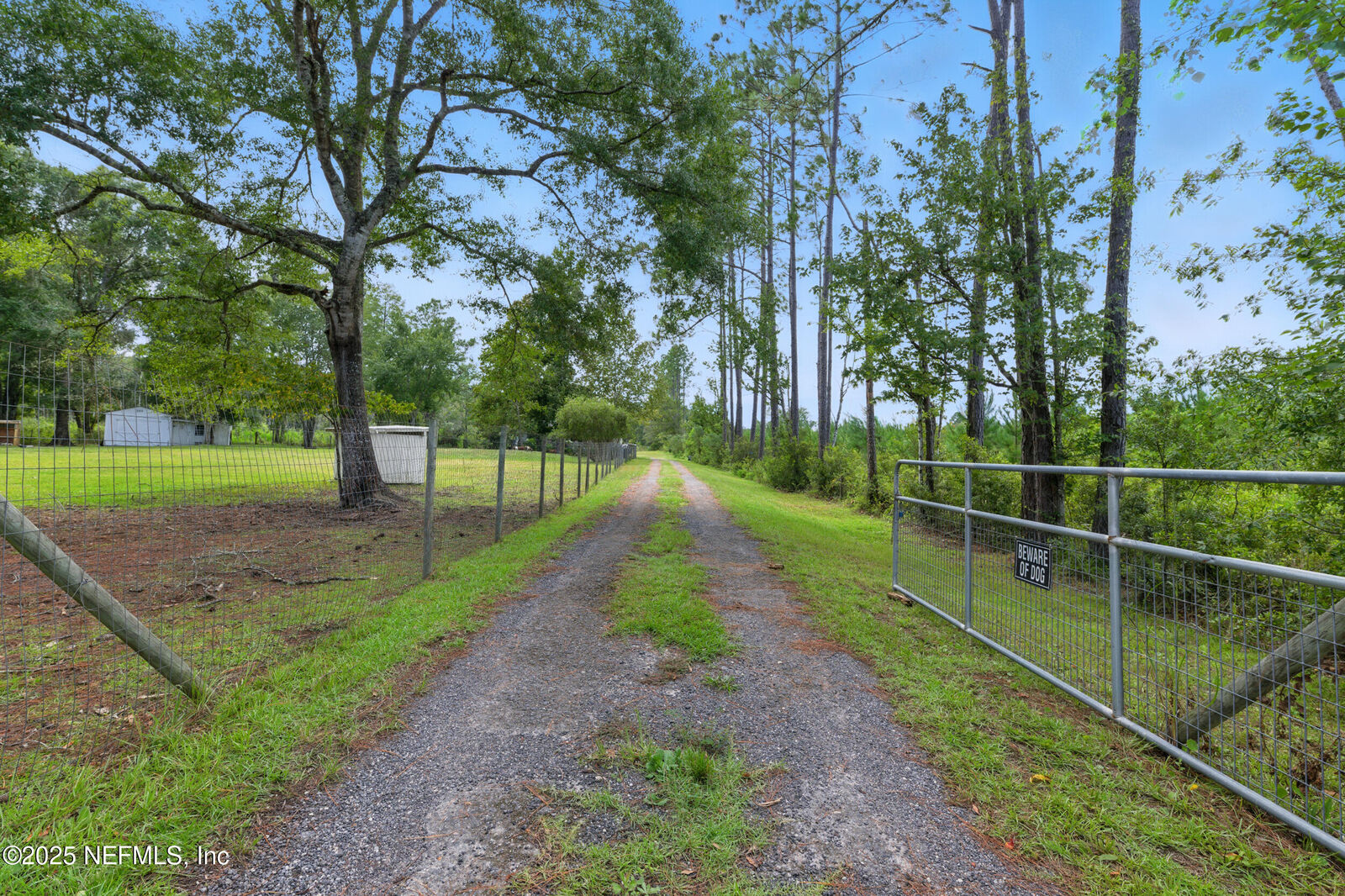 Property Photo: 44586 Maplewood Court FL 32011