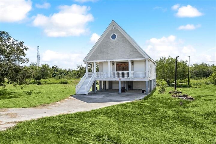 Property Photo: 137 Battistella Road LA 70041