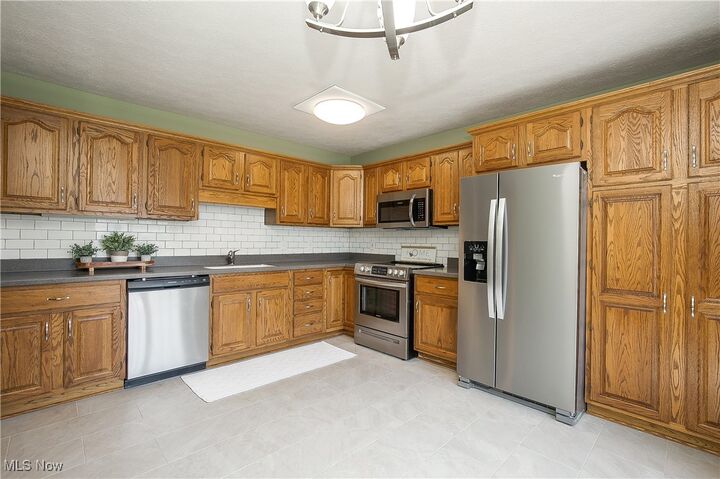 Property Photo:  579 Glenmere Place  OH 44203 