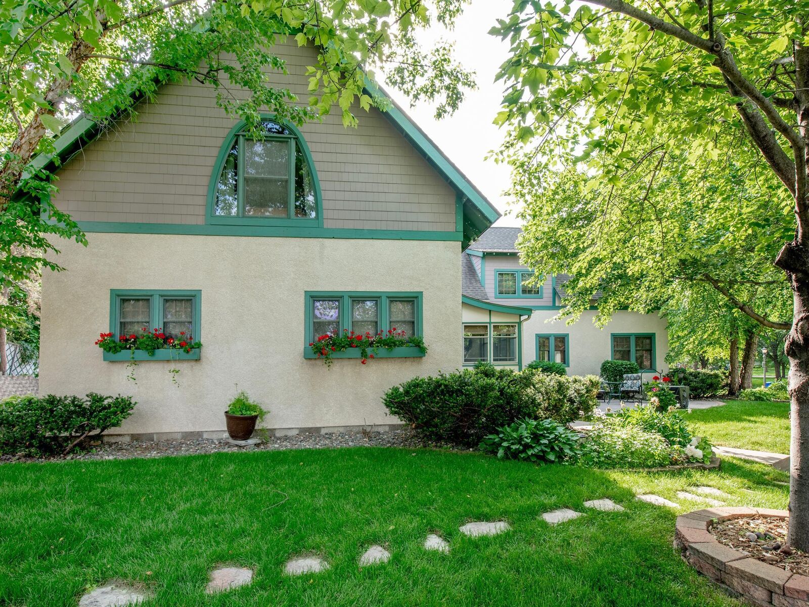 Property Photo:  1409 Midway Parkway  MN 55108 