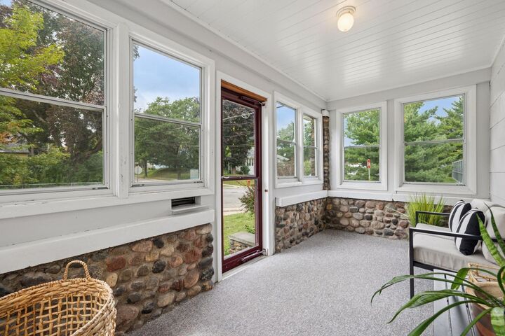 Property Photo:  1038 Colne Street  MN 55103 