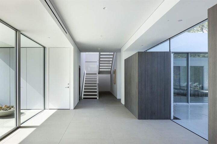 Property Photo: 4208 Beverly Drive TX 75205