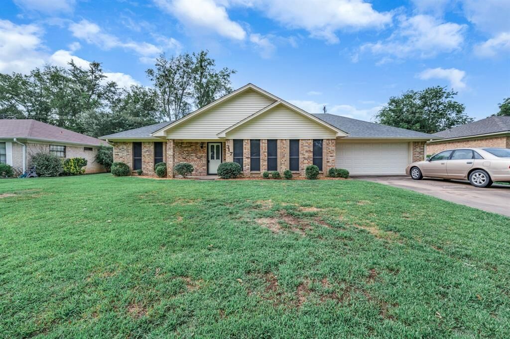 Property Photo:  317 Hollie Circle  TX 75482 
