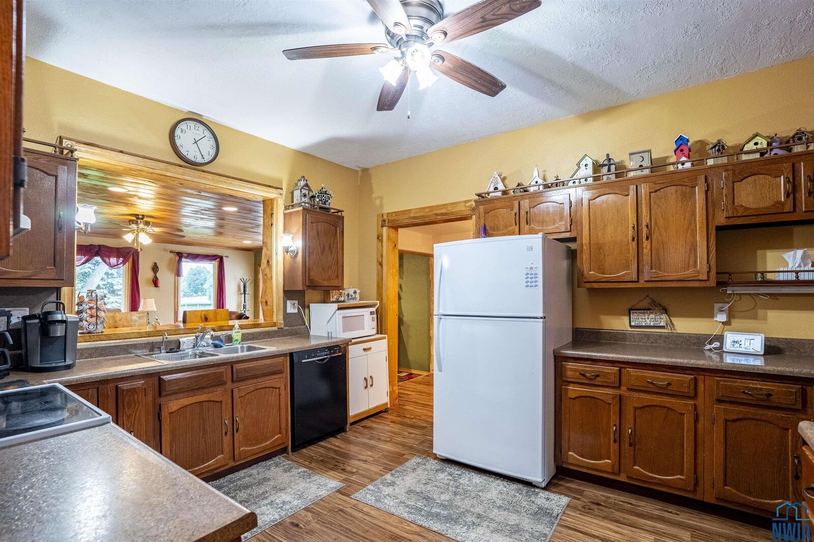 Property Photo:  1240 Central Ave SE  IA 51031