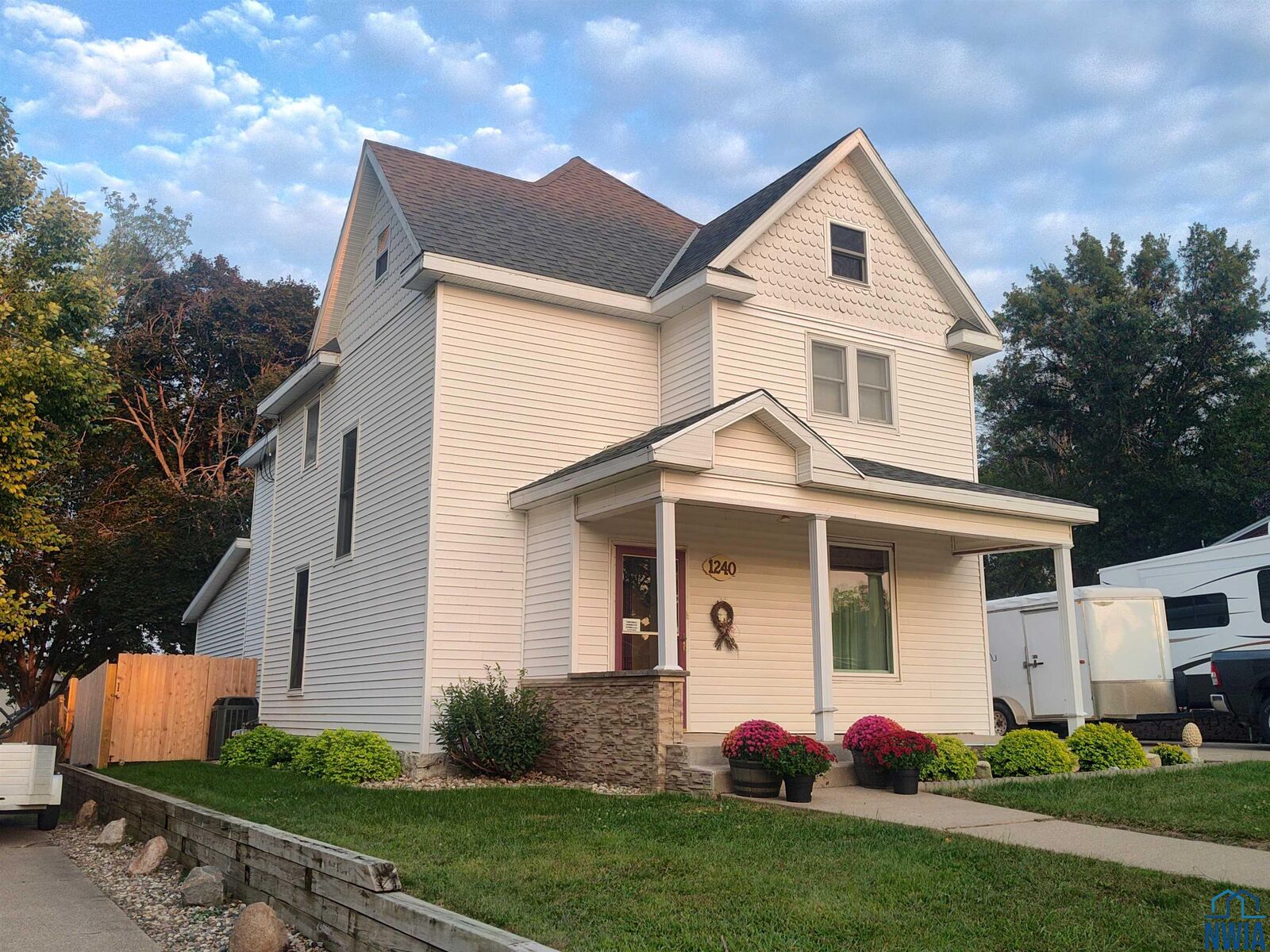 Property Photo:  1240 Central Ave SE  IA 51031 