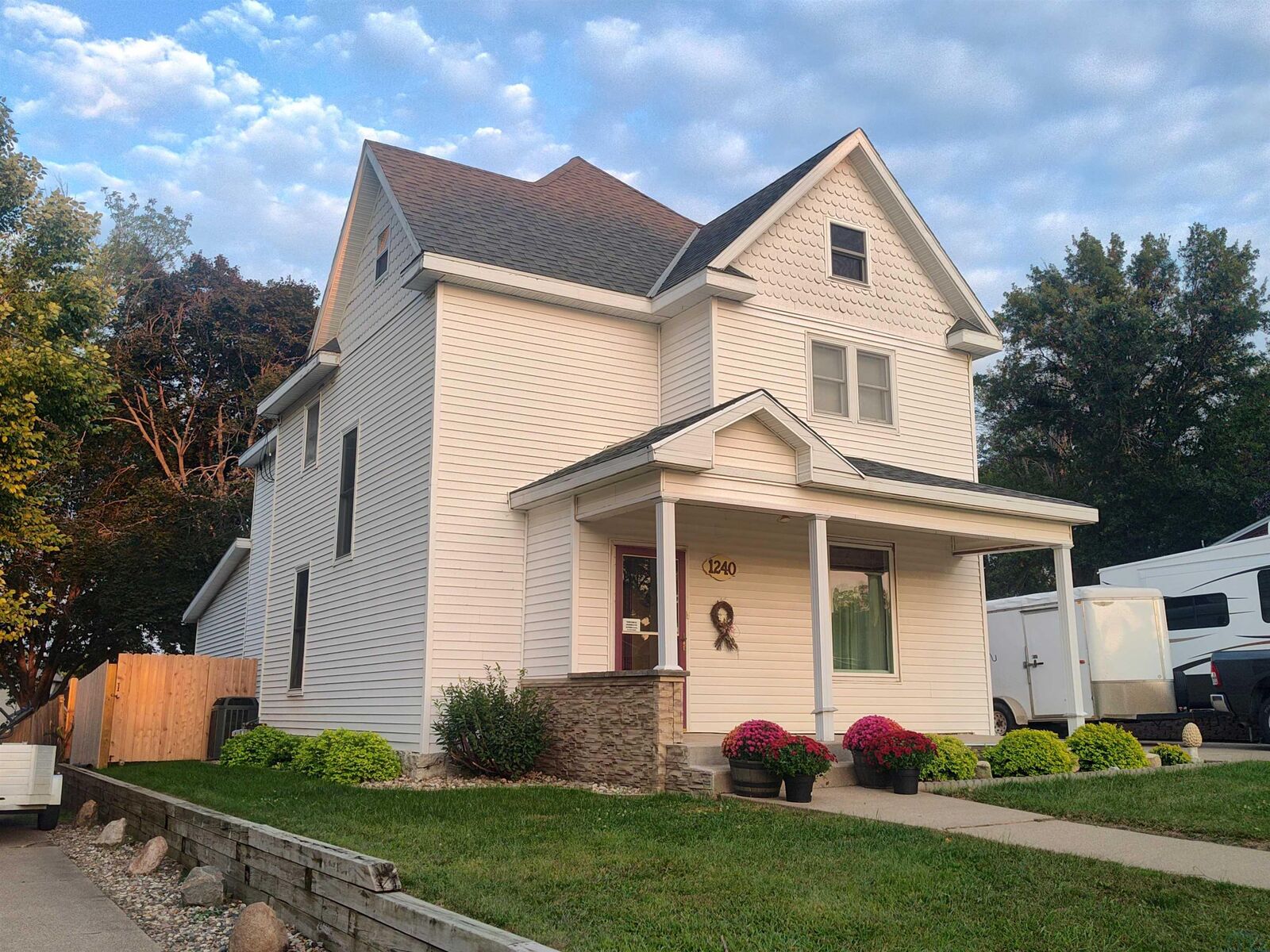 Property Photo: 1240 Central Ave SE IA 51031