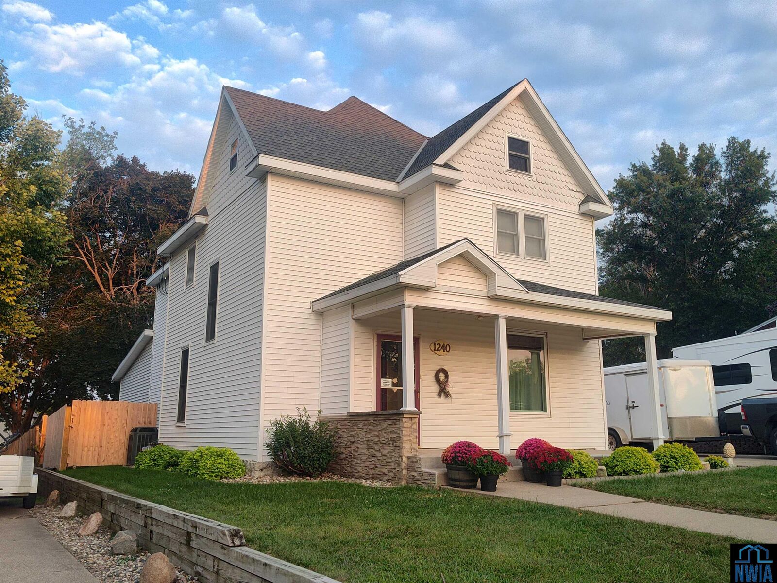 Property Photo: 1240 Central Ave SE IA 51031