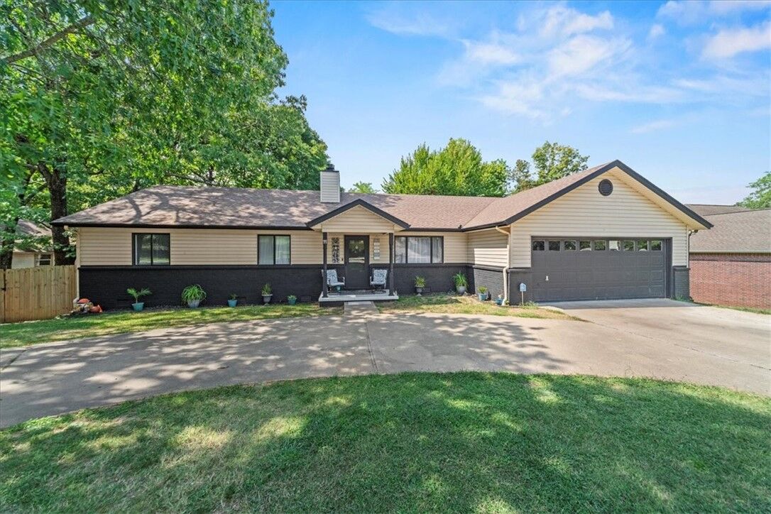 Property Photo: 11 N Sycamore Avenue AR 72774