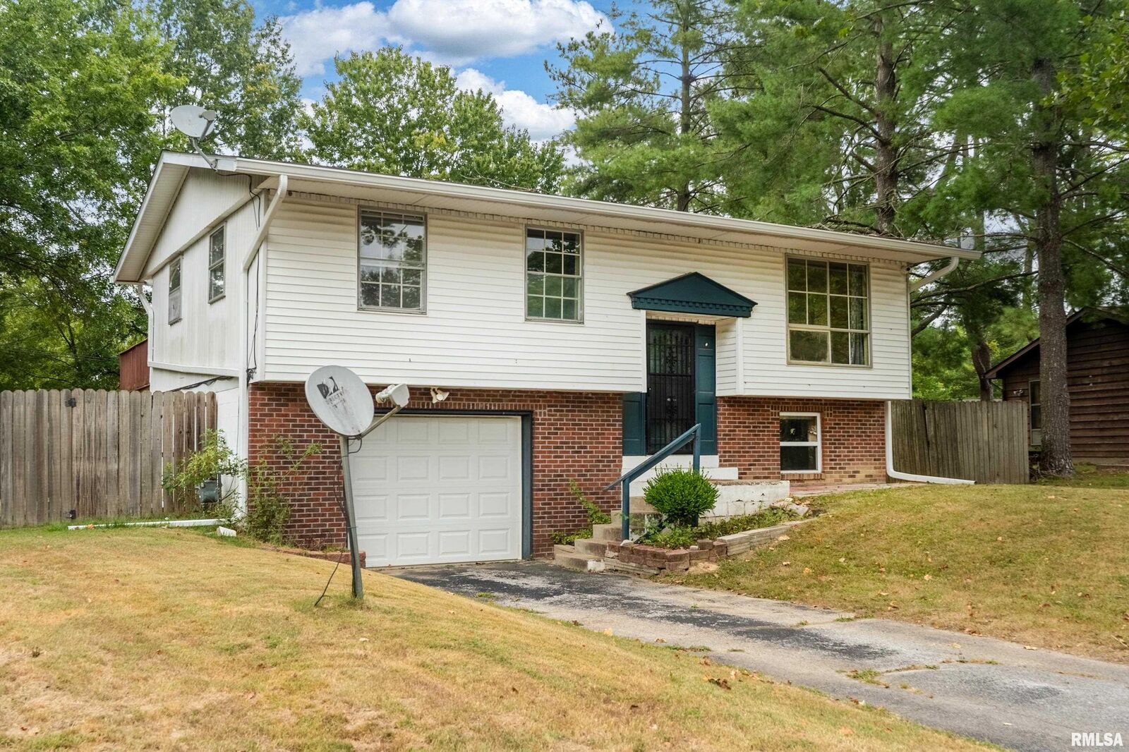 Property Photo: 309 S Plover Drive IL 62901
