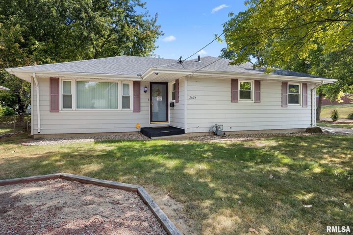 Property Photo:  2624 N Missouri Avenue  IL 61603 