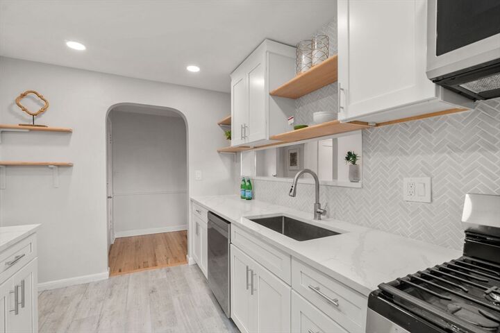 Property Photo: 648 Washington St 7 MA 02446