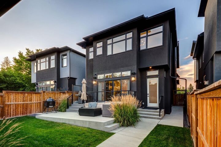 Property Photo:  1837 32 Avenue SW  AB T2T 1W3 