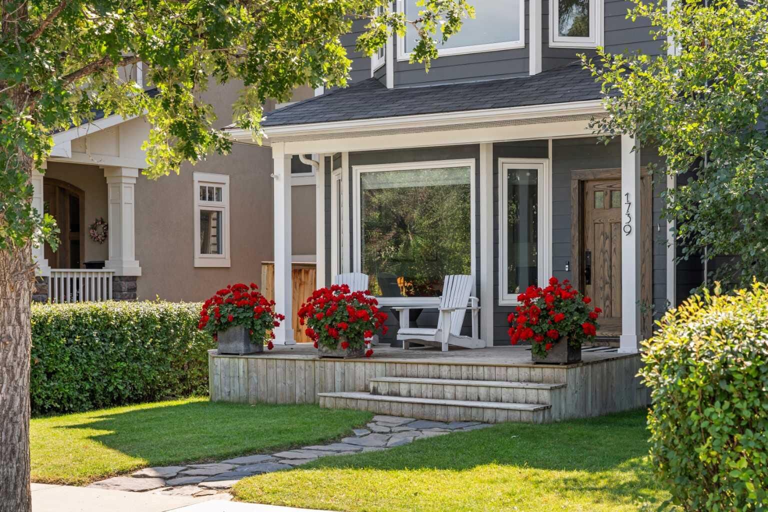 Photo de la propriété:  1739 Bowness Road NW  AB T2N 3K3 