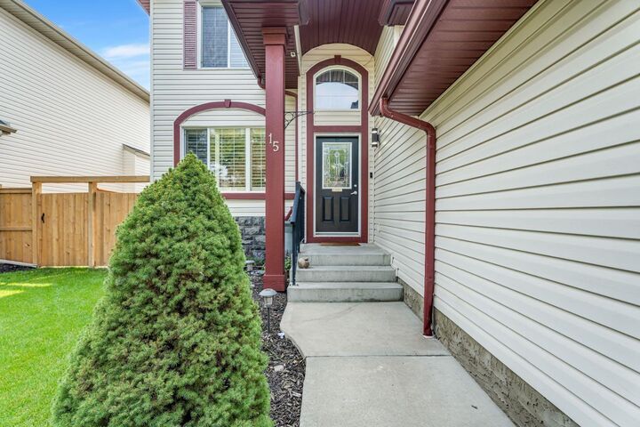 Property Photo:  15 Drake Landing Drive  AB T1S 2M7 