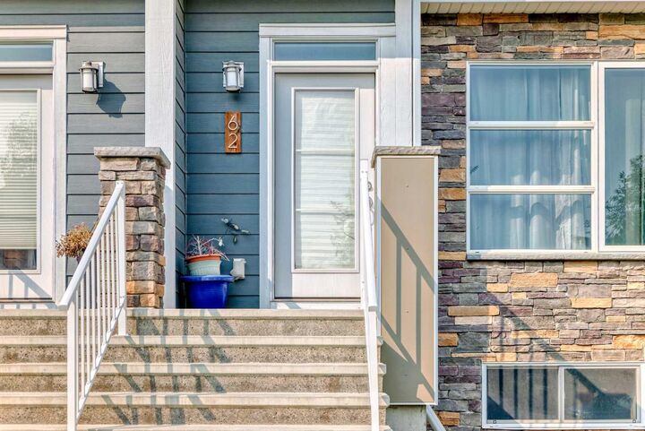Property Photo:  62 Sage Bluff Gate NW  AB T3R 0Y9 