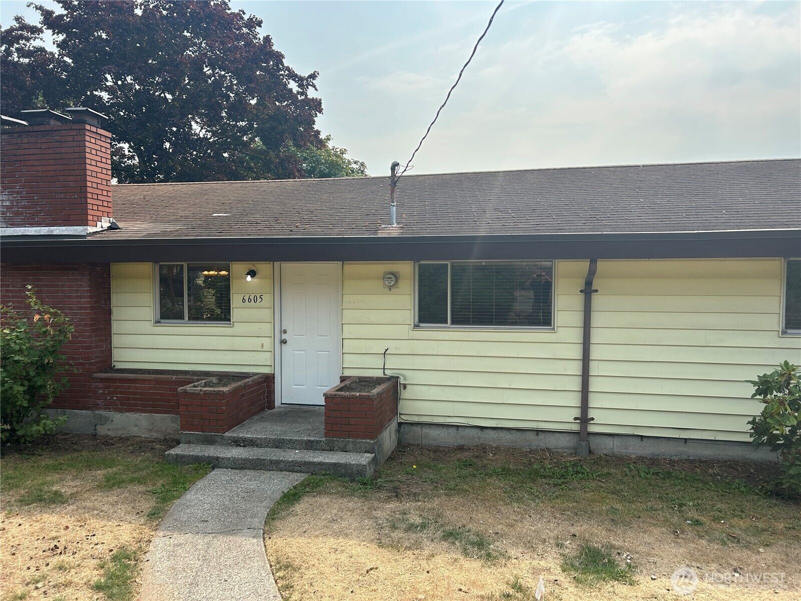 Property Photo:  6605 S 127th Place  WA 98178 