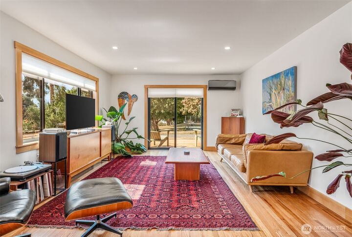 Property Photo:  1738  Washington Street  WA 98368 