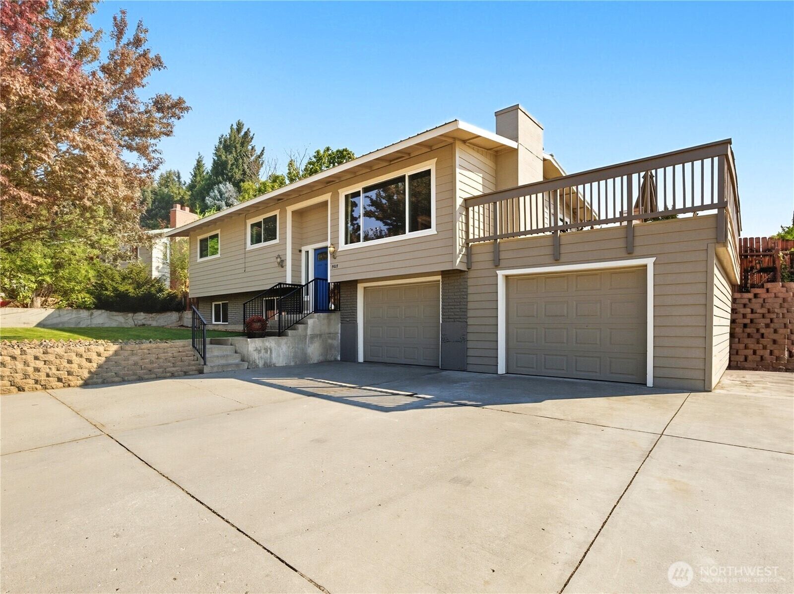 Property Photo: 507 N Larch Avenue WA 98802