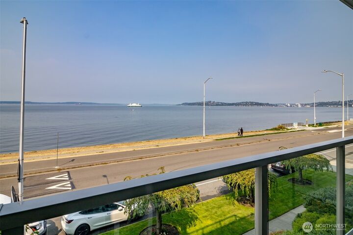 Property Photo: 1526 Alki Avenue SW 204 WA 98116
