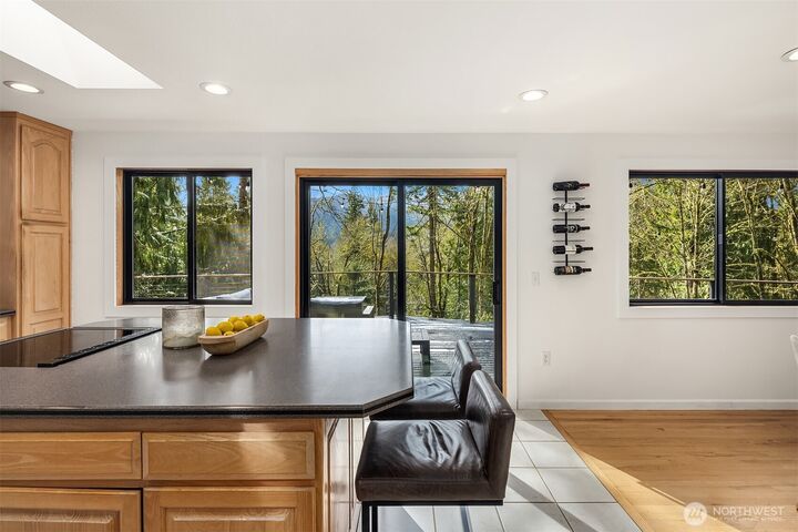 Property Photo:  6701  277th Way SE  WA 98027 