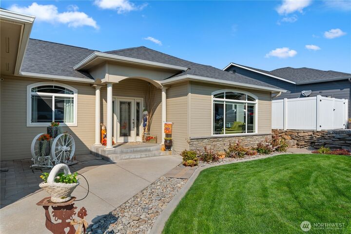 Property Photo: 42 S Mandolin Avenue WA 98802