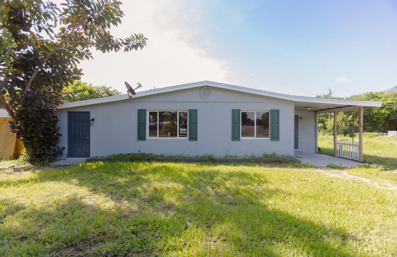 Property Photo: 2209 Barbara Avenue FL 34982