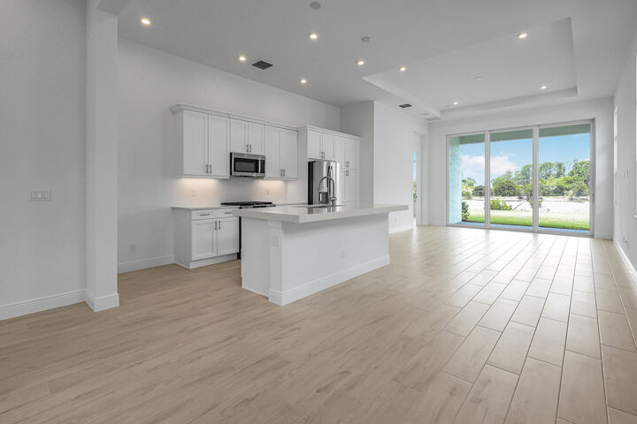 Property Photo: 213 SE Via Sangro FL 34952