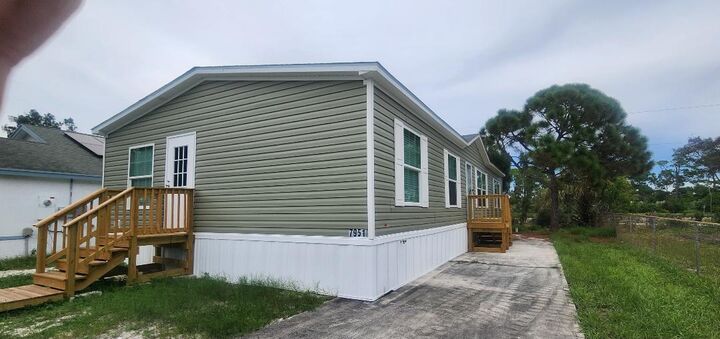 Property Photo:  7951 SE Skylark Avenue  FL 33455 