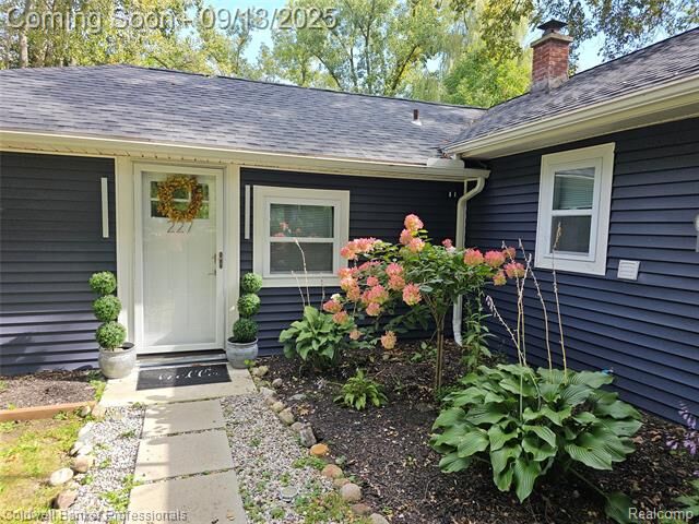 Property Photo:  227 Bramble Brae Street  MI 48386 