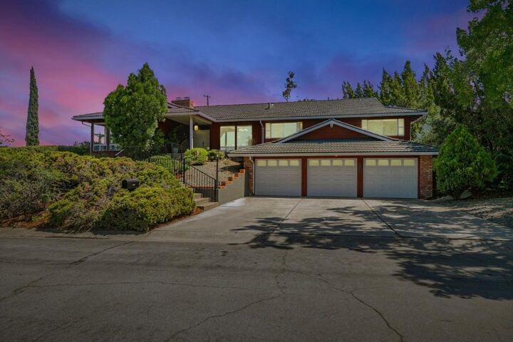 2261 Via Maderos  Los Altos CA 94024 photo