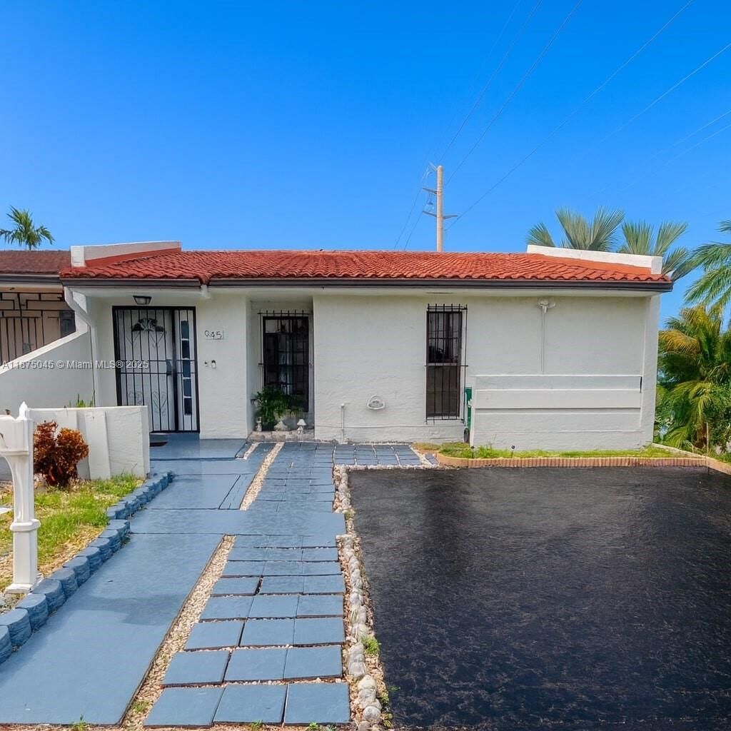 Property Photo: 9451 SW 5th Ln FL 33174