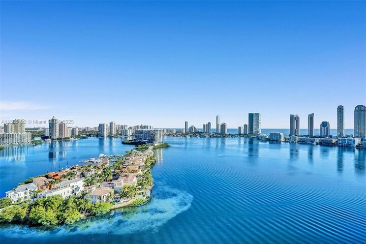 Property Photo: 6000 Island Blvd 707 FL 33160