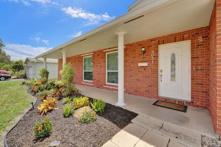 Property Photo:  5031 SW 88th Ter  FL 33328