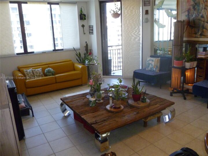 Property Photo:  540 Brickell Key Dr 1719  FL 33131 