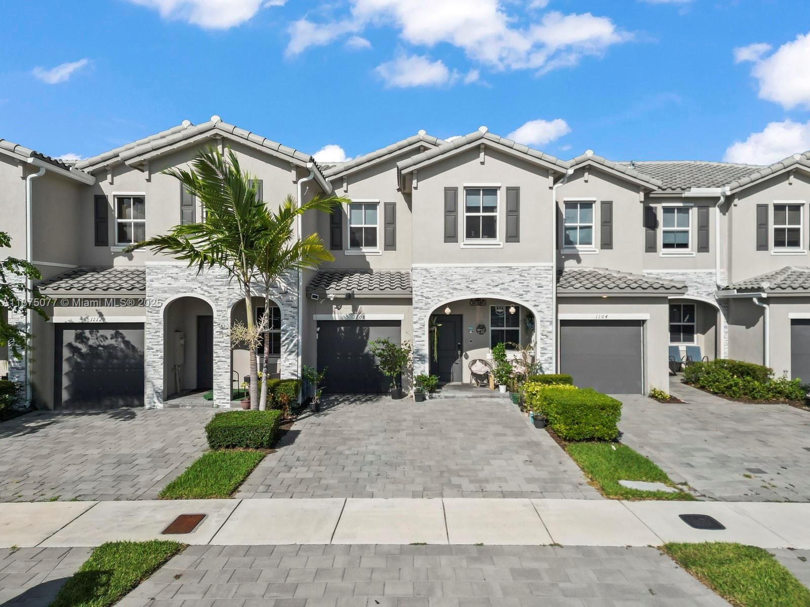Property Photo: 1108 SE 26th Ter FL 33035
