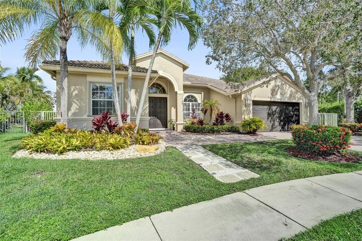 Property Photo:  3695 W Gardenia Ave  FL 33332 