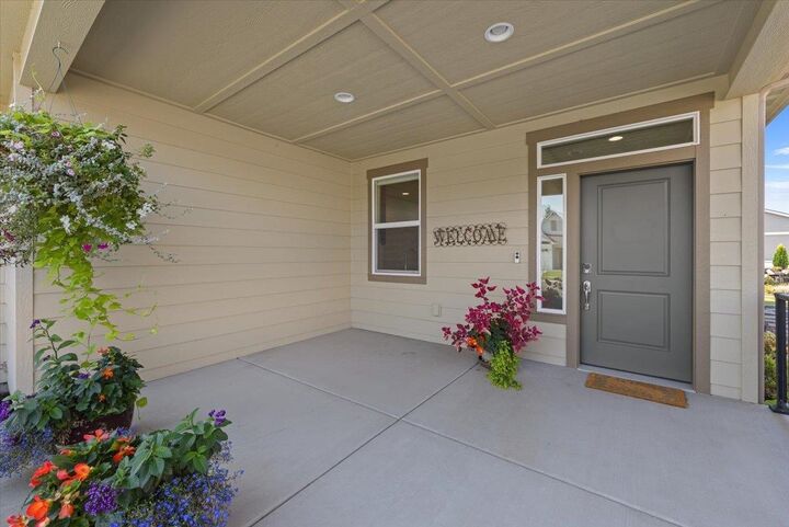 Property Photo:  22860 E Edgewater Ln  WA 99019 