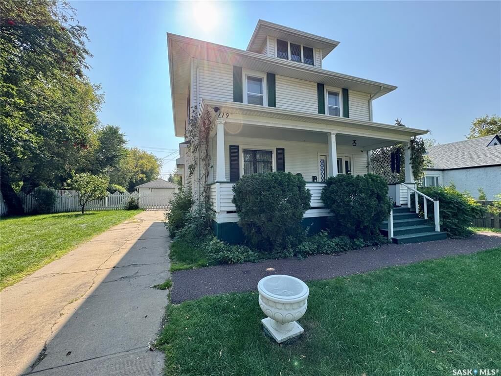 Property Photo: 119 22nd Street E SK S6V 1N2