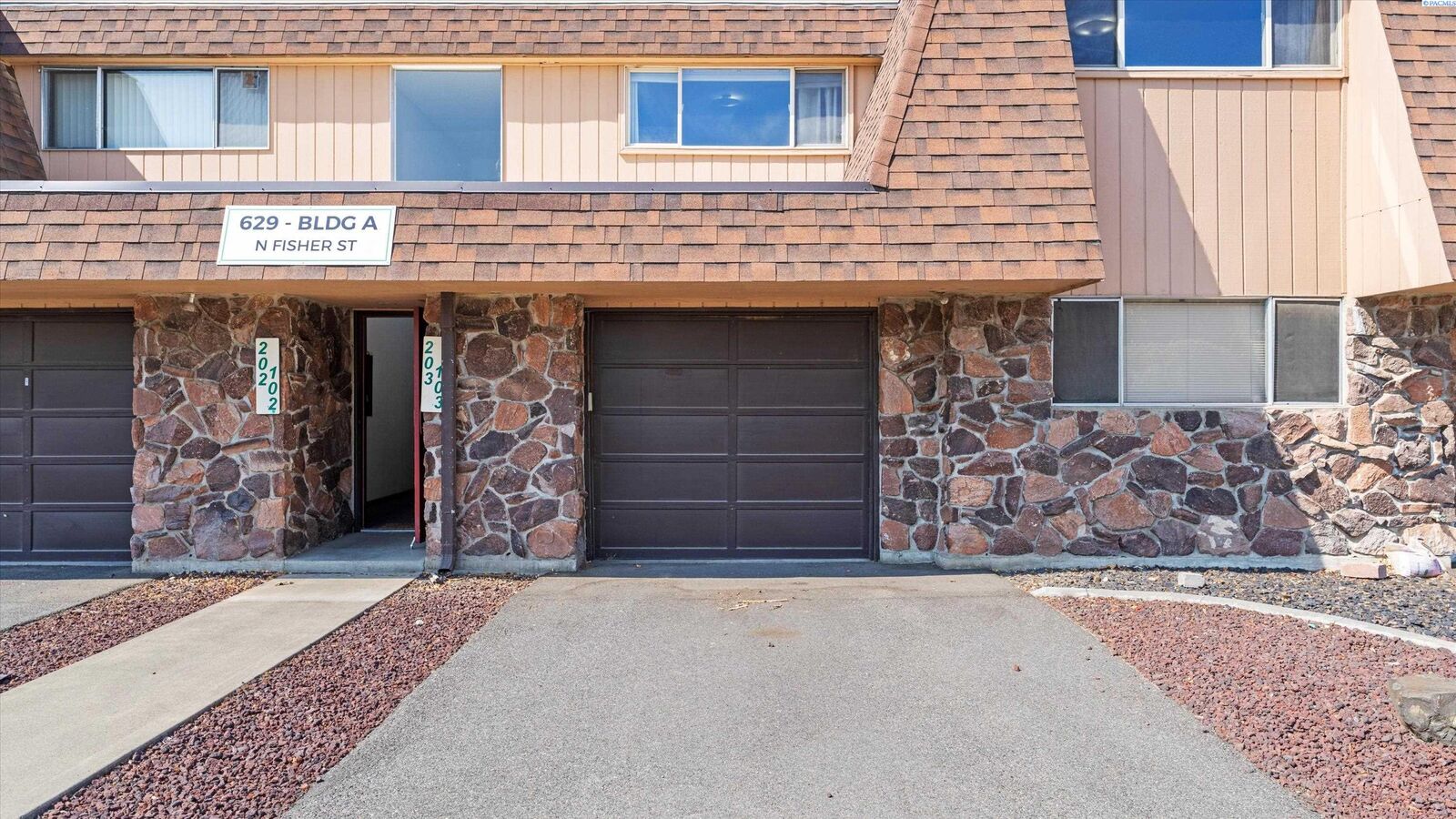 Property Photo:  629 N Fisher St  WA 99336 