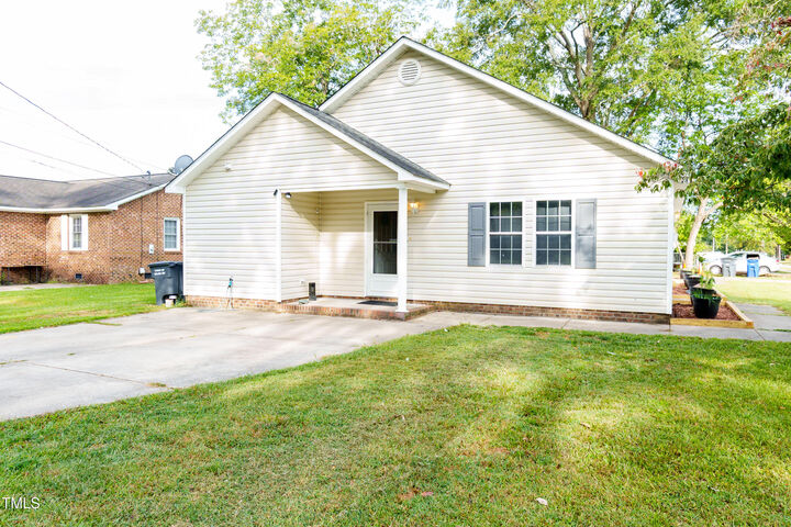 Property Photo: 601 W Anderson Street NC 27576