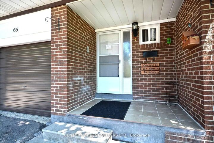 Property Photo: 3025 Cedarglen Gate 63 ON L5C 2V7