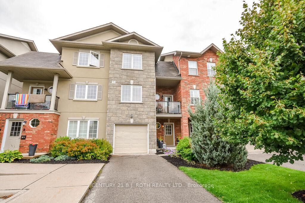Property Photo:  49 Ferndale Drive S 3  ON L4N 5W9 