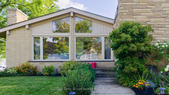 Property Photo:  161 1st Avenue N  ON N0H 2N0 