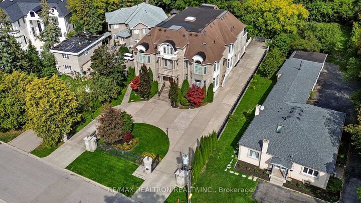 Photo de la propriété:  21 Boyle Drive  ON L4C 6C8 