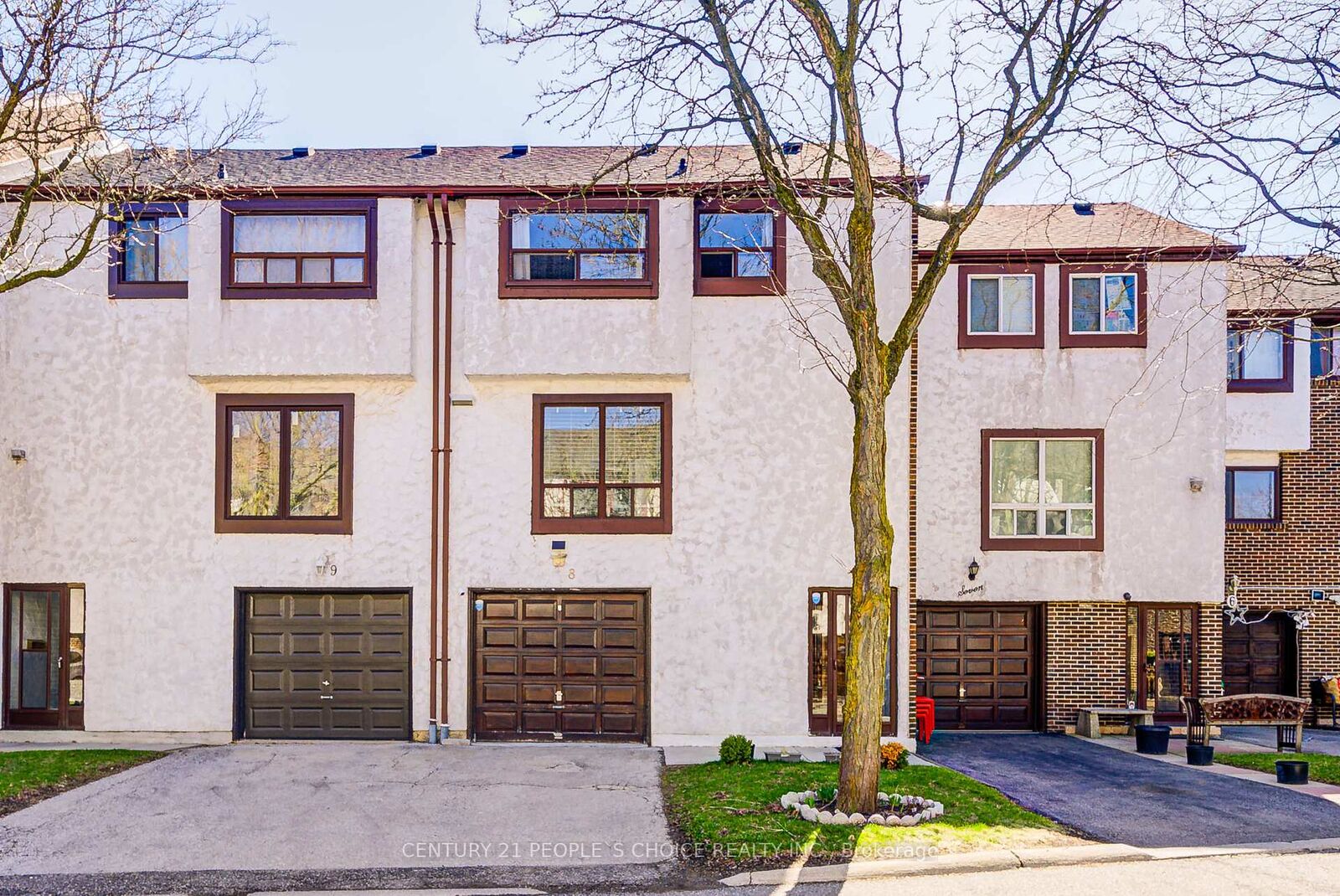 Property Photo:  4020 Brandon Gate Drive 8  ON L4T 3W8 