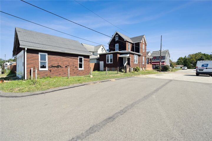 Property Photo:  2622 Milburn St  PA 15132 