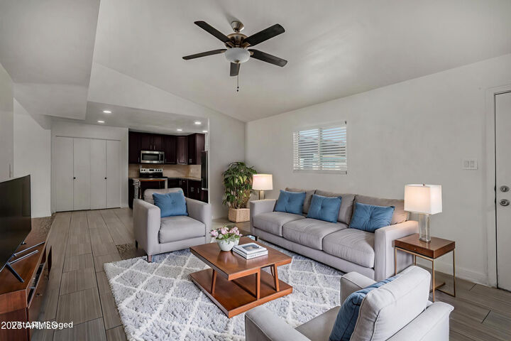 Property Photo: 10526 W Devonshire Avenue AZ 85037