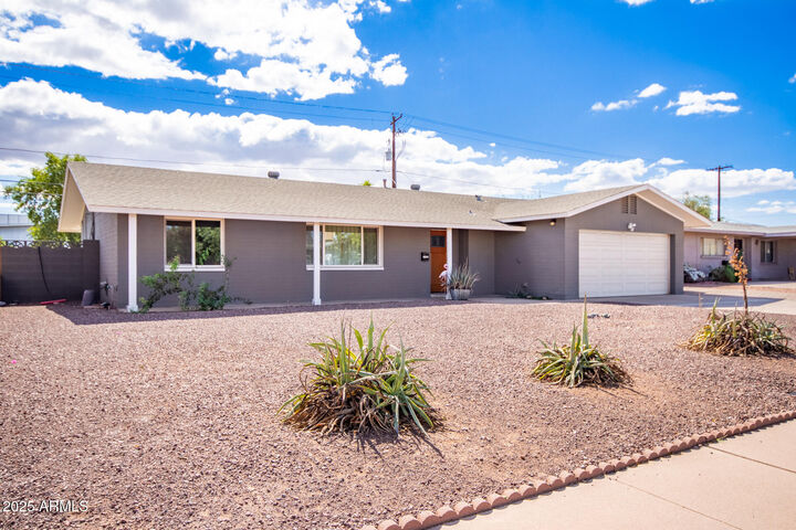 Property Photo: 1107 E Marigold Lane AZ 85288