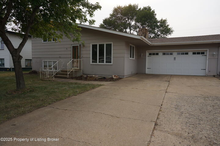 939 1st Avenue W  Dickinson ND 58601 photo