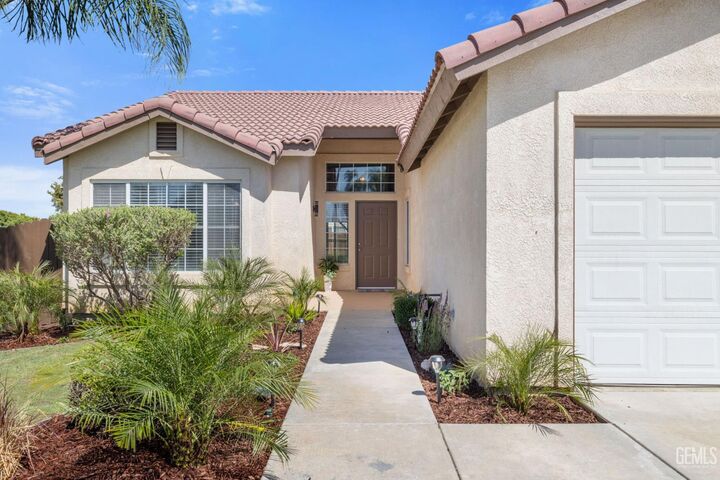 Property Photo: 9918 Casa Del Sol Drive CA 93311